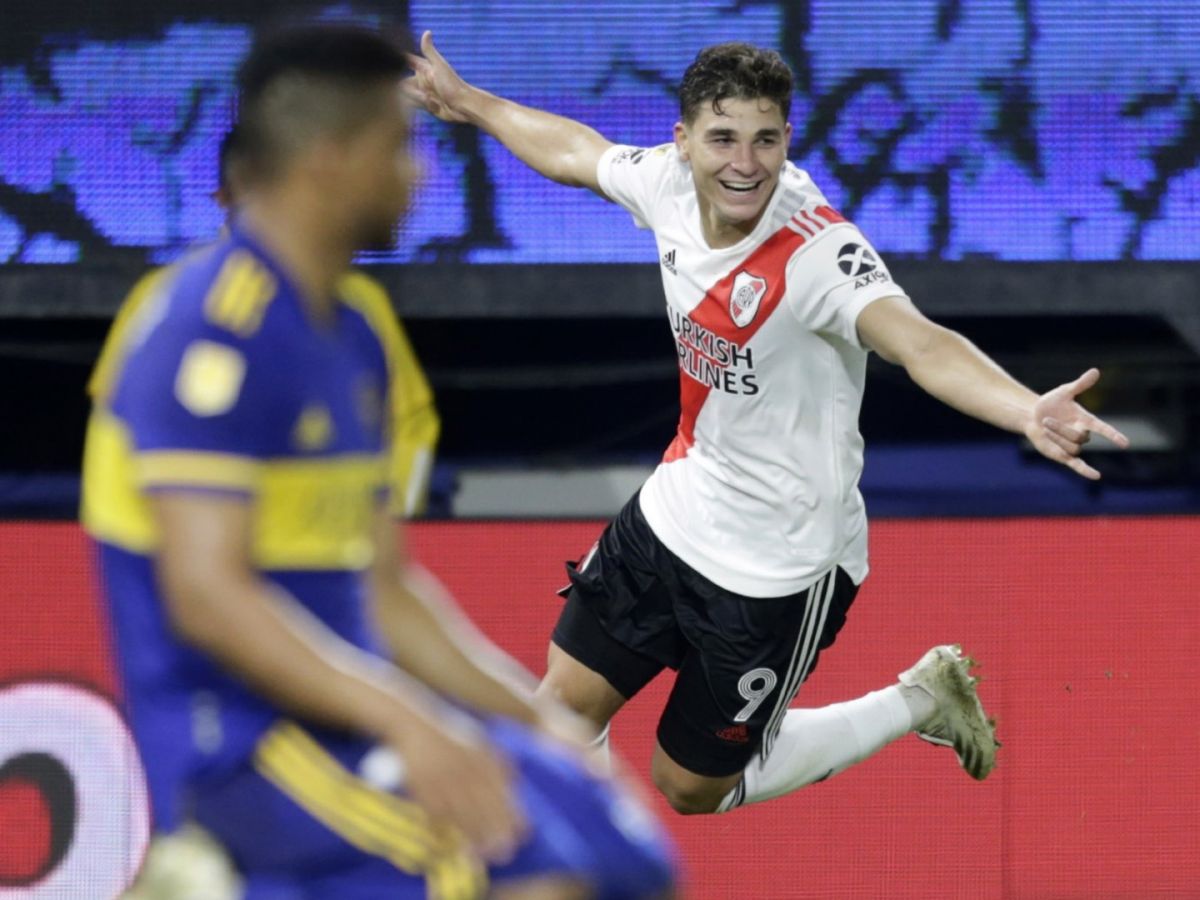 julian alvarez vs boca